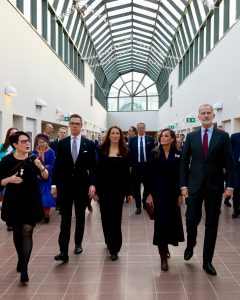 King Felipe VI and Queen Letizia of Spain walking with Finnish President Alexander Stubb and First Lady Suzanne Innes-Stubb through a glass-roofed hall in Rovaniemi during their state visit to Finland. Photo: @casareal.es