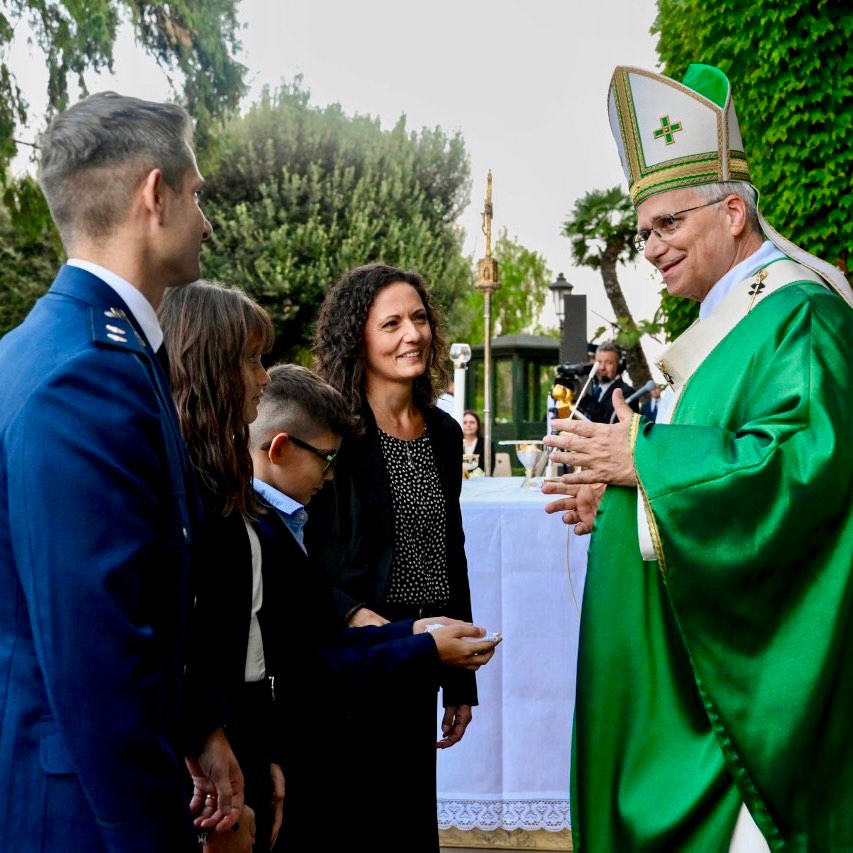 Pope Leo XIV greeting a Vatican gendarme's family in a morning briefing story on service and faith - Photo: @pontifex